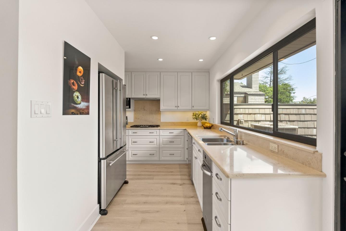 Detail Gallery Image 9 of 22 For 2142 Sand Hill Rd, Menlo Park,  CA 94025 - 3 Beds | 2/1 Baths