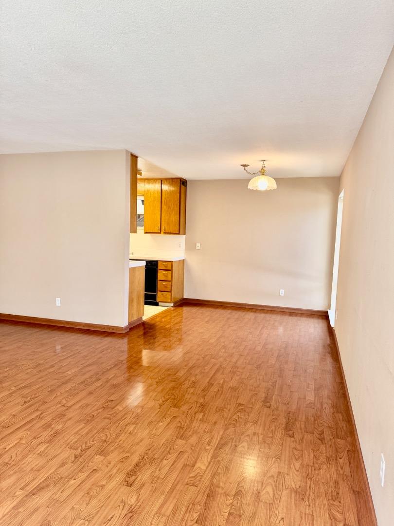 Detail Gallery Image 10 of 21 For 460 Pine Ave, Half Moon Bay,  CA 94019 - 2 Beds | 2 Baths