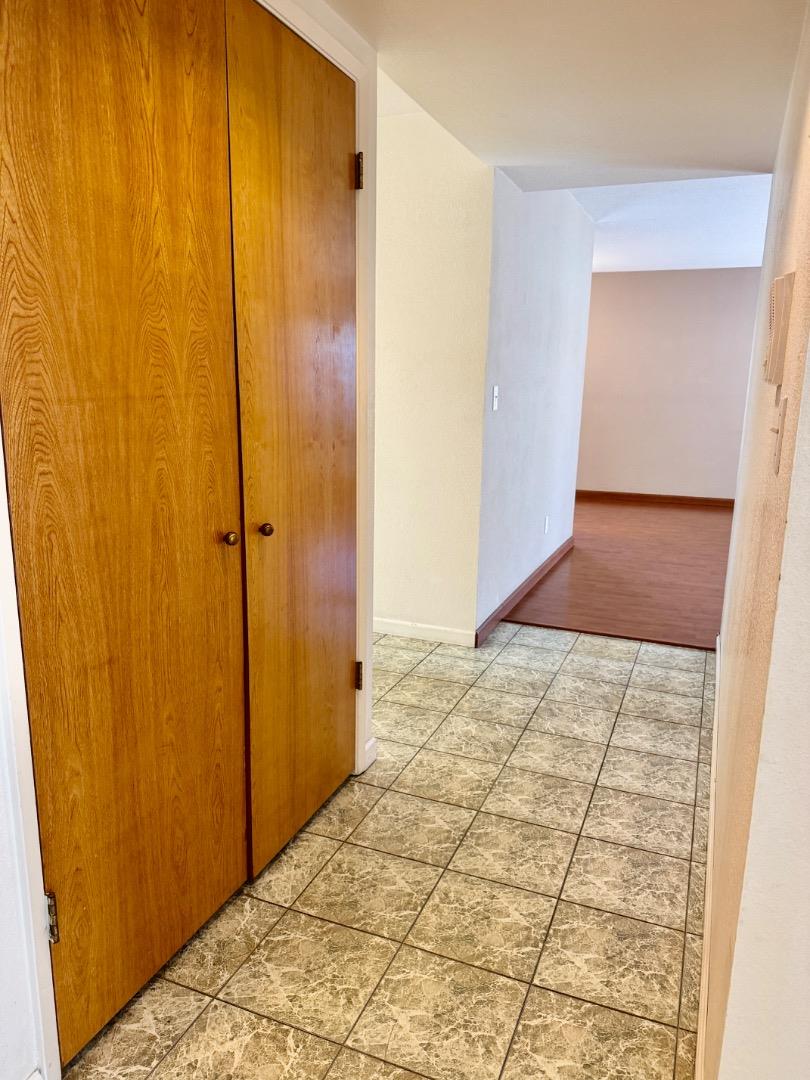 Detail Gallery Image 11 of 21 For 460 Pine Ave, Half Moon Bay,  CA 94019 - 2 Beds | 2 Baths