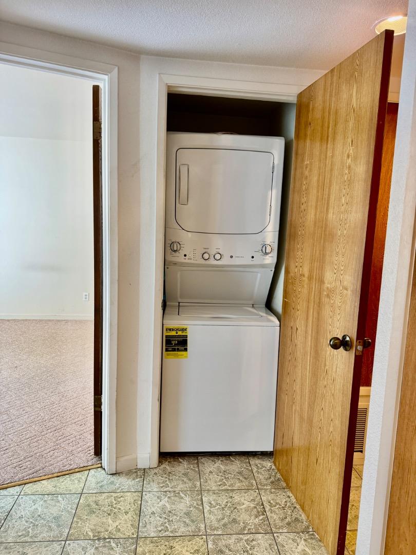 Detail Gallery Image 12 of 21 For 460 Pine Ave, Half Moon Bay,  CA 94019 - 2 Beds | 2 Baths