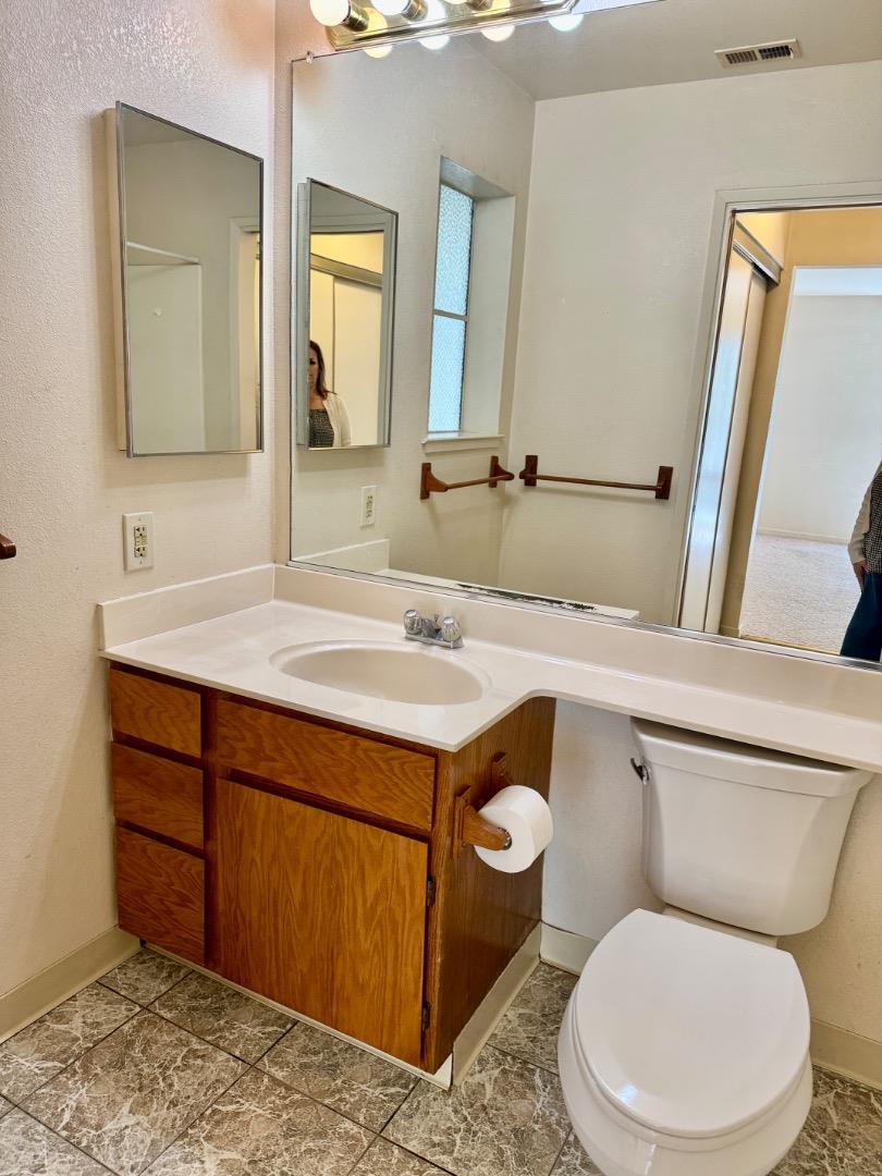 Detail Gallery Image 16 of 21 For 460 Pine Ave, Half Moon Bay,  CA 94019 - 2 Beds | 2 Baths