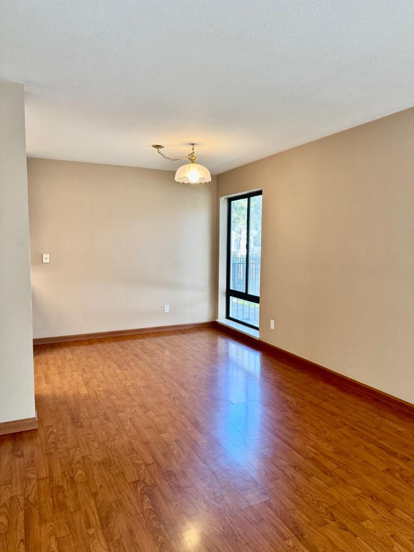 Detail Gallery Image 7 of 21 For 460 Pine Ave, Half Moon Bay,  CA 94019 - 2 Beds | 2 Baths