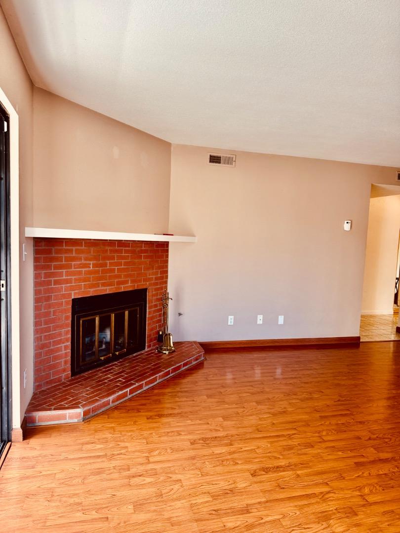 Detail Gallery Image 8 of 21 For 460 Pine Ave, Half Moon Bay,  CA 94019 - 2 Beds | 2 Baths