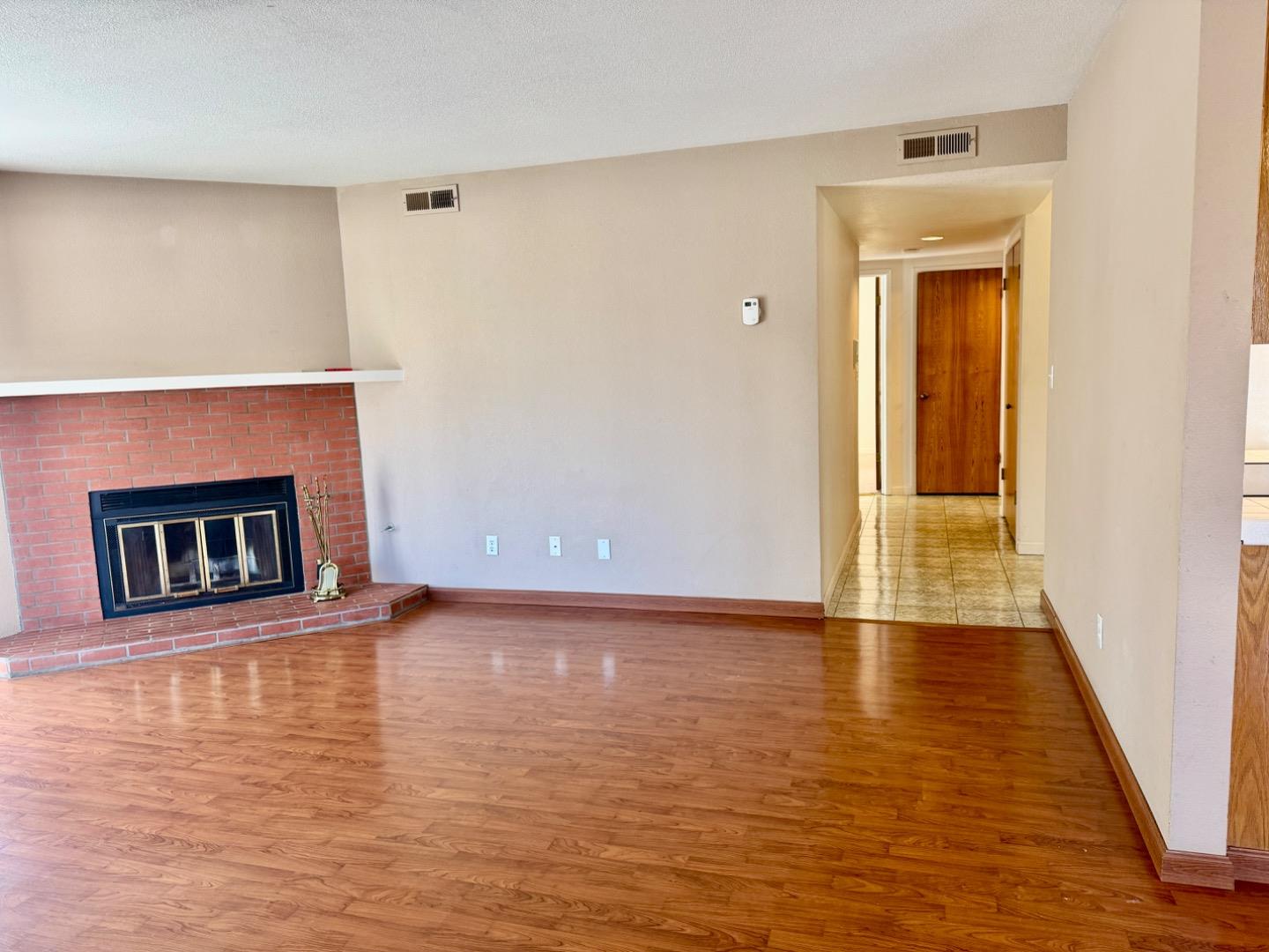 Detail Gallery Image 9 of 21 For 460 Pine Ave, Half Moon Bay,  CA 94019 - 2 Beds | 2 Baths
