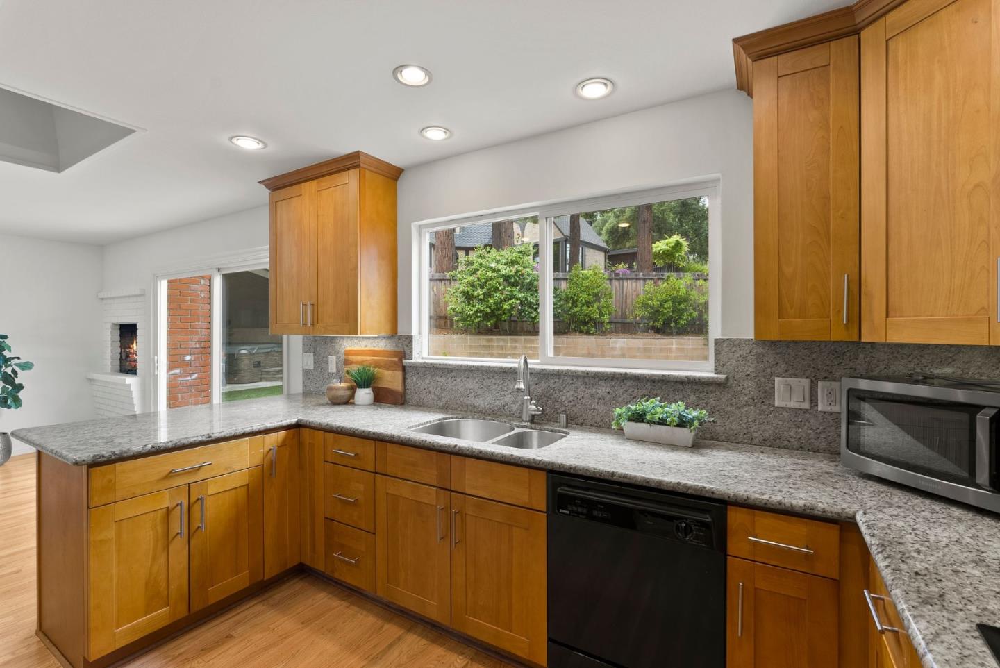 Detail Gallery Image 12 of 46 For 140 Virginia Ave, Belmont,  CA 94002 - 3 Beds | 3 Baths