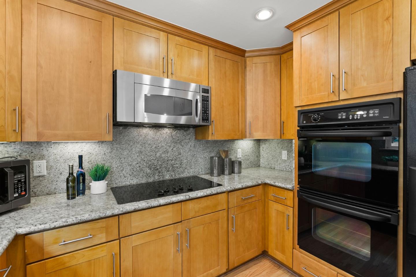 Detail Gallery Image 13 of 46 For 140 Virginia Ave, Belmont,  CA 94002 - 3 Beds | 3 Baths