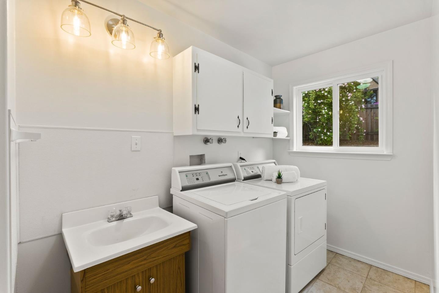 Detail Gallery Image 17 of 46 For 140 Virginia Ave, Belmont,  CA 94002 - 3 Beds | 3 Baths