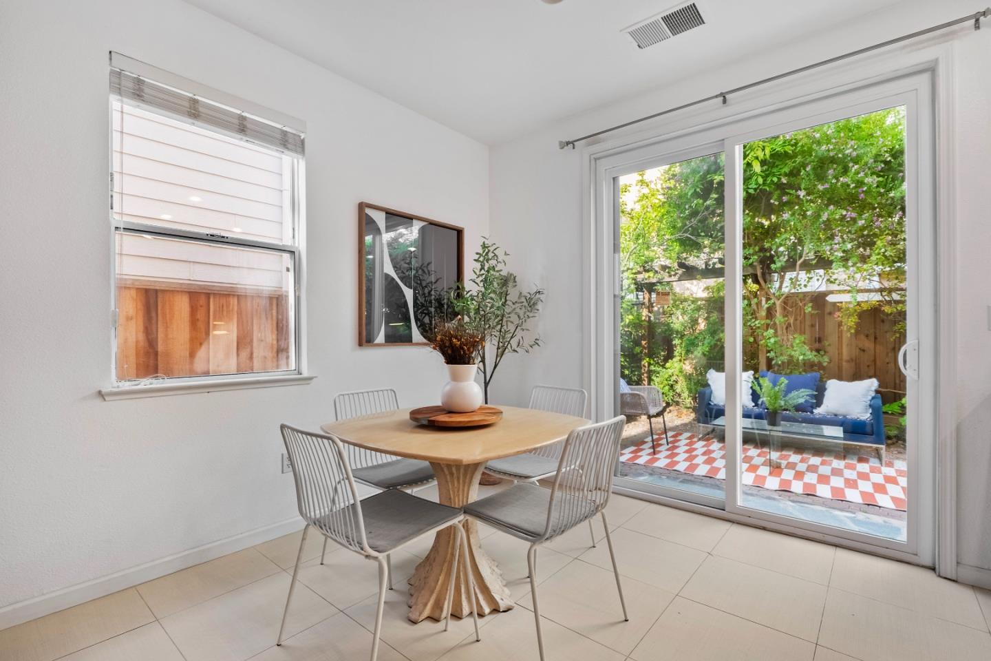 Detail Gallery Image 13 of 42 For 858 Windsor Hills Cir, San Jose,  CA 95123 - 3 Beds | 2/1 Baths