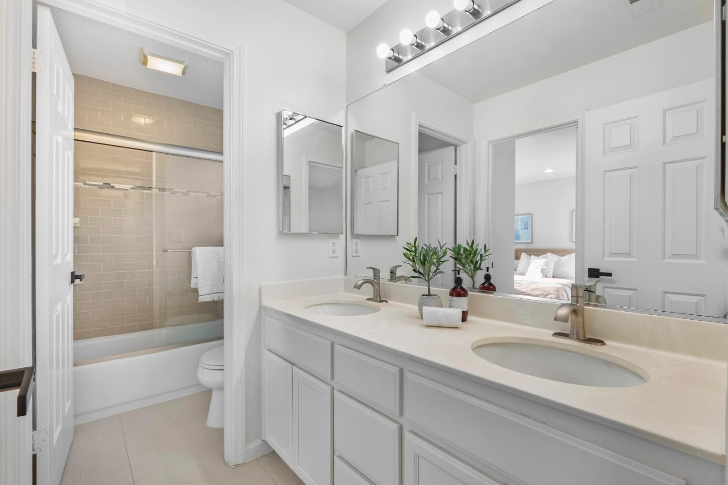 Detail Gallery Image 19 of 42 For 858 Windsor Hills Cir, San Jose,  CA 95123 - 3 Beds | 2/1 Baths