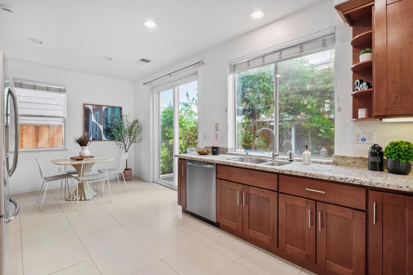 Detail Gallery Image 8 of 42 For 858 Windsor Hills Cir, San Jose,  CA 95123 - 3 Beds | 2/1 Baths