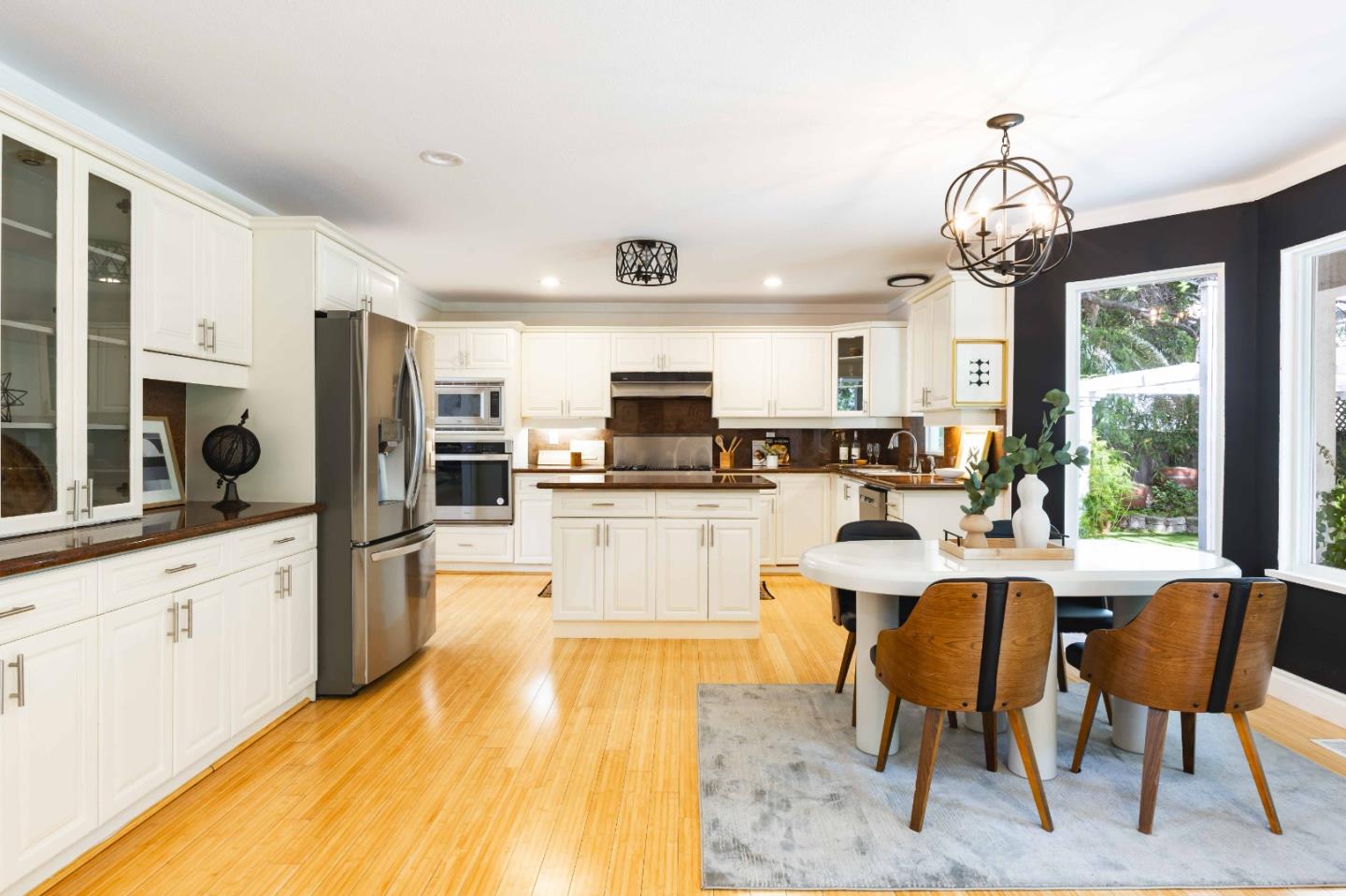 Detail Gallery Image 10 of 45 For 77b Claremont Ave, Redwood City,  CA 94062 - 6 Beds | 5/1 Baths