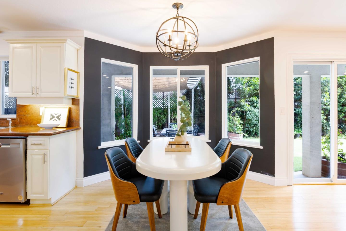 Detail Gallery Image 11 of 45 For 77b Claremont Ave, Redwood City,  CA 94062 - 6 Beds | 5/1 Baths