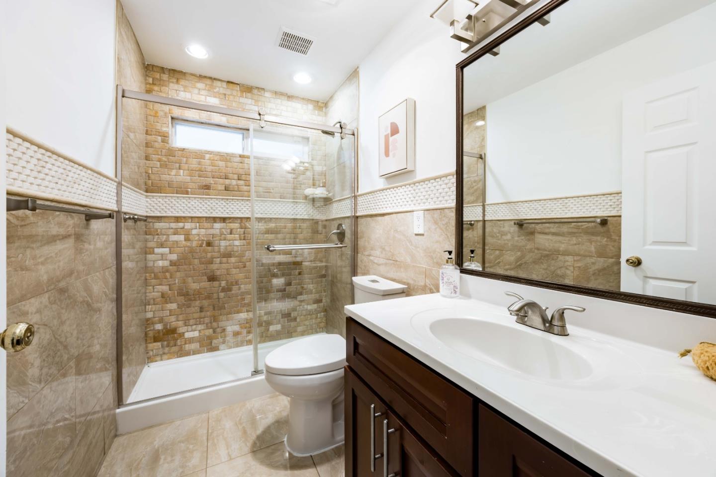 Detail Gallery Image 15 of 45 For 77b Claremont Ave, Redwood City,  CA 94062 - 6 Beds | 5/1 Baths