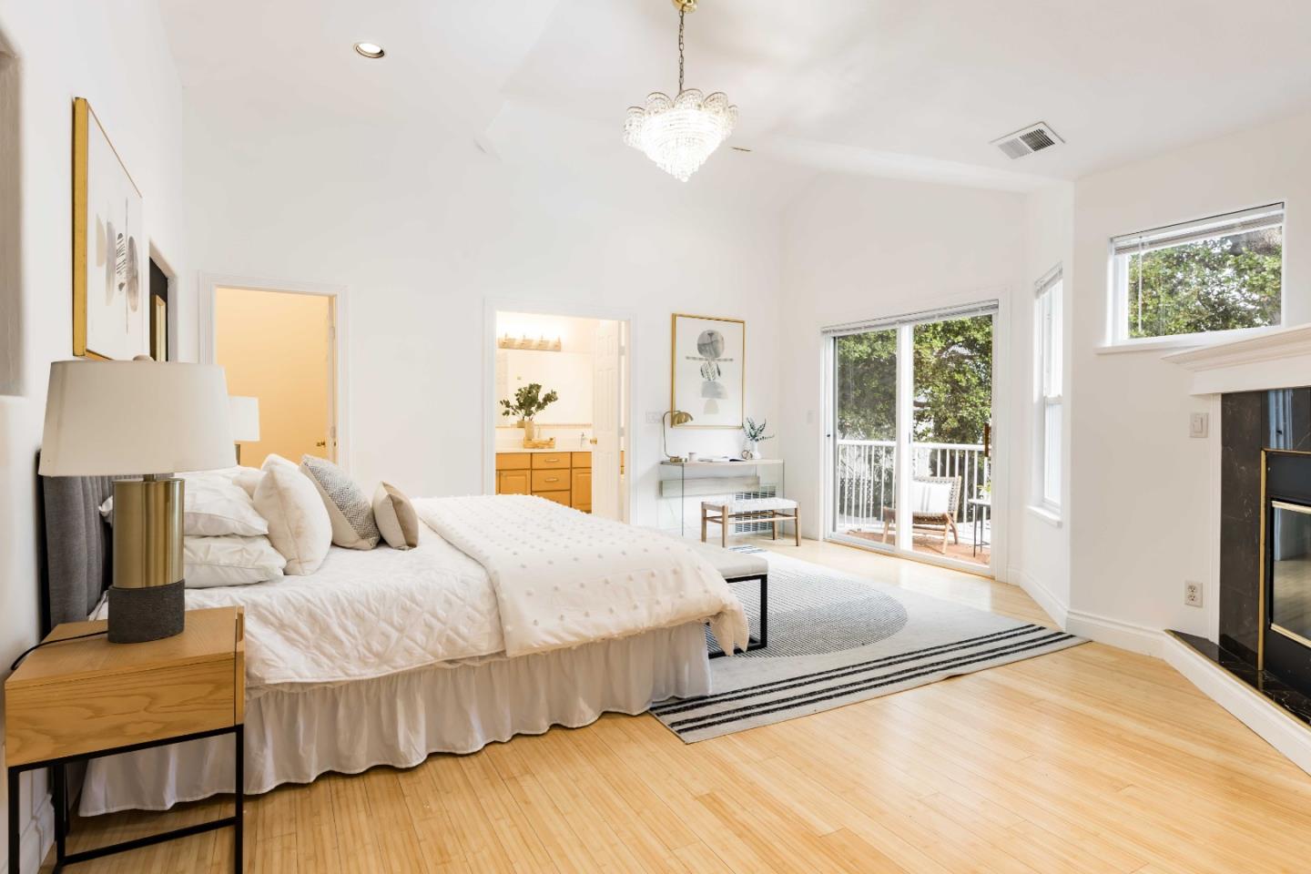 Detail Gallery Image 22 of 45 For 77b Claremont Ave, Redwood City,  CA 94062 - 6 Beds | 5/1 Baths