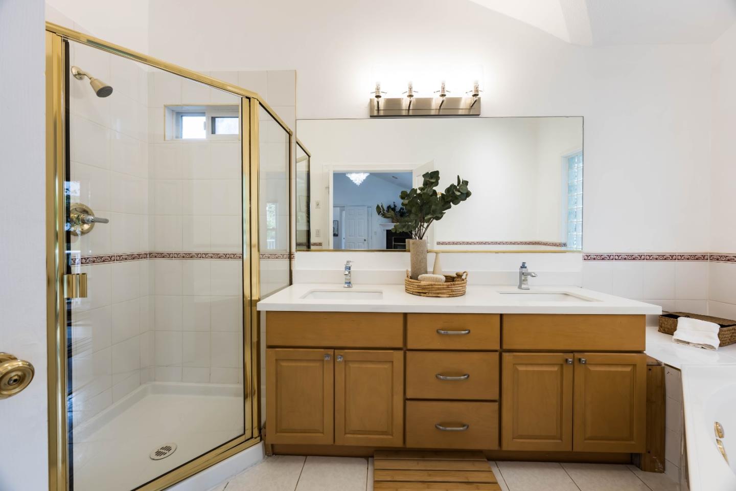 Detail Gallery Image 24 of 45 For 77b Claremont Ave, Redwood City,  CA 94062 - 6 Beds | 5/1 Baths