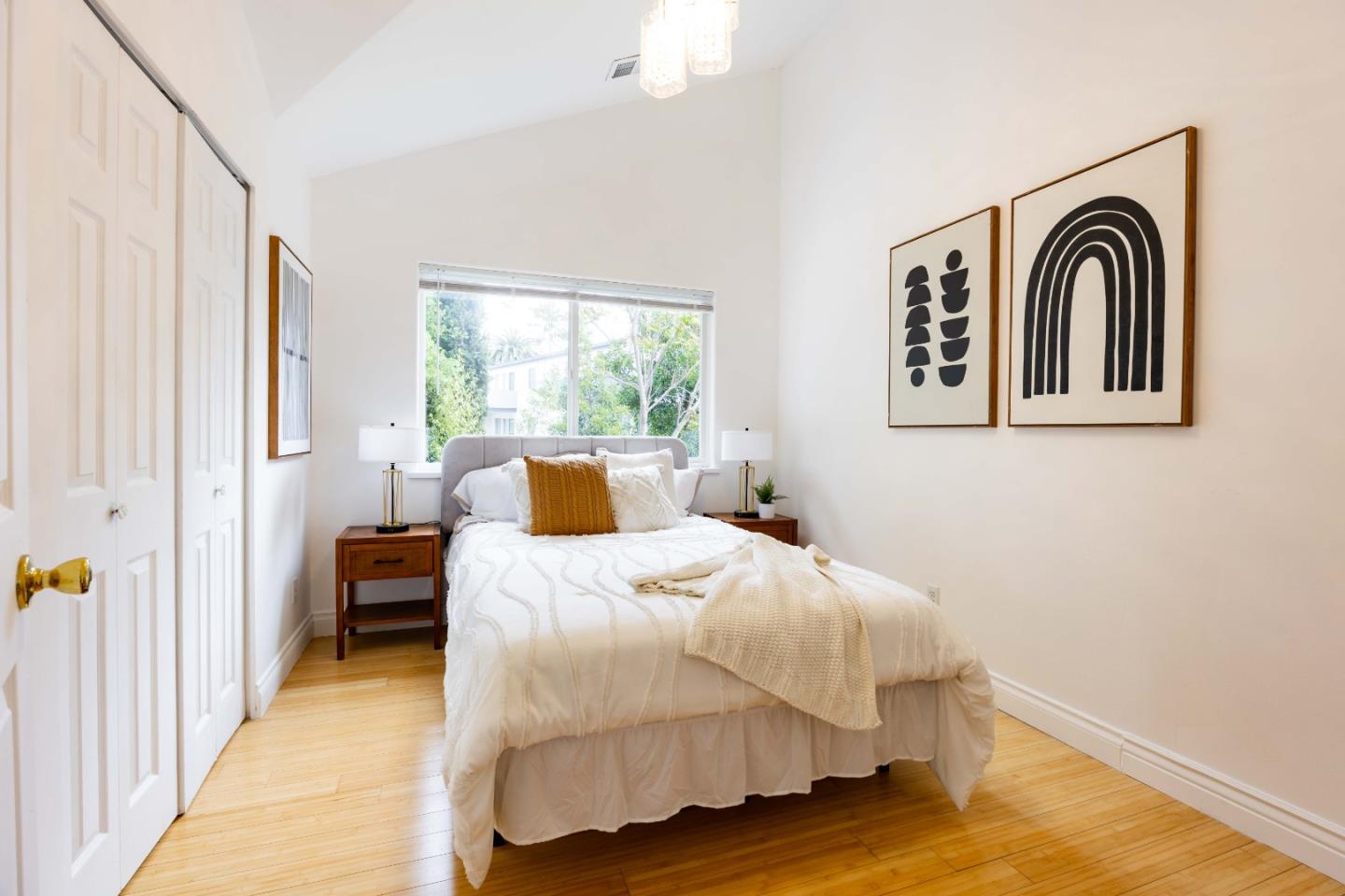 Detail Gallery Image 27 of 45 For 77b Claremont Ave, Redwood City,  CA 94062 - 6 Beds | 5/1 Baths