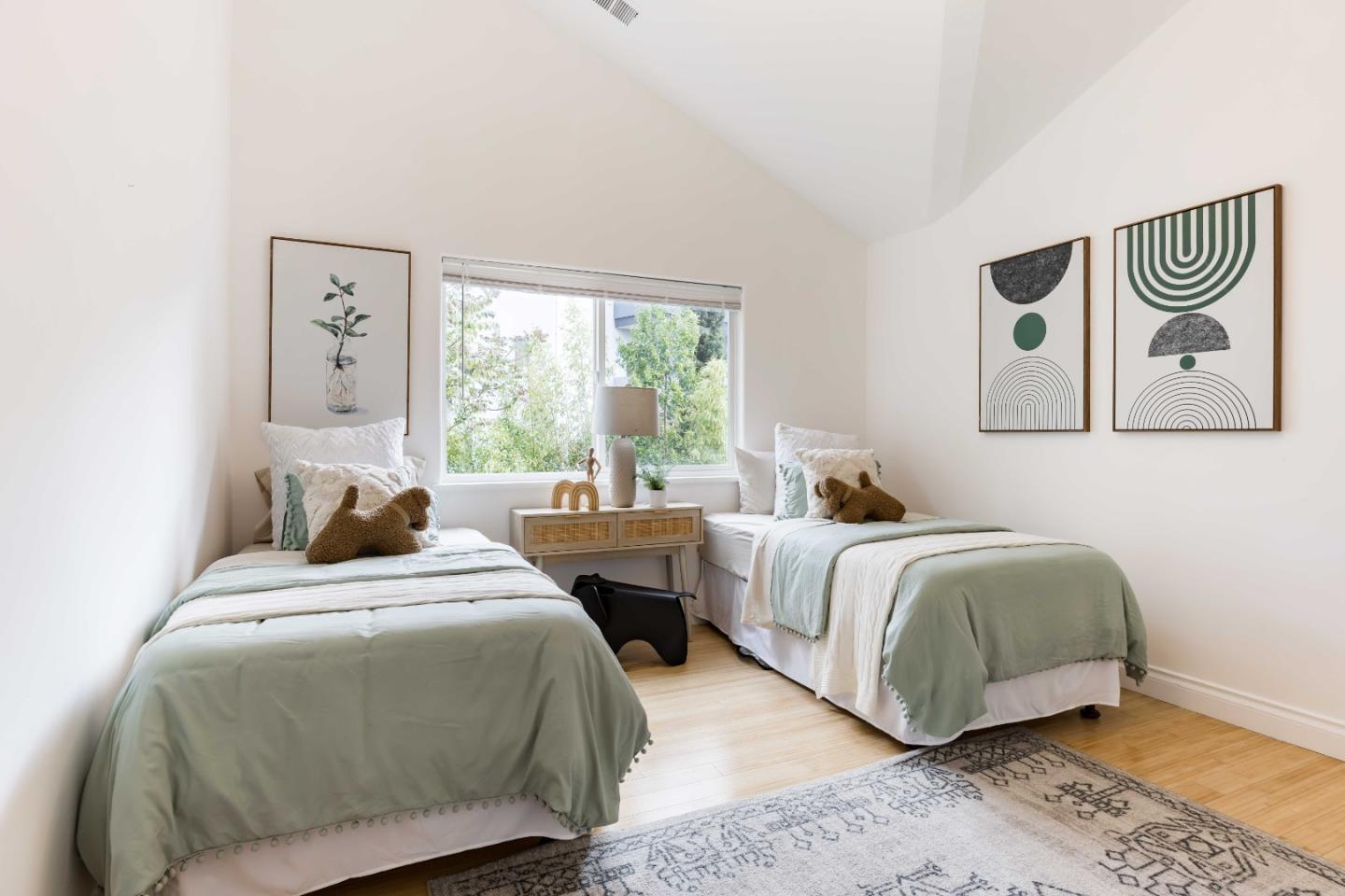 Detail Gallery Image 28 of 45 For 77b Claremont Ave, Redwood City,  CA 94062 - 6 Beds | 5/1 Baths
