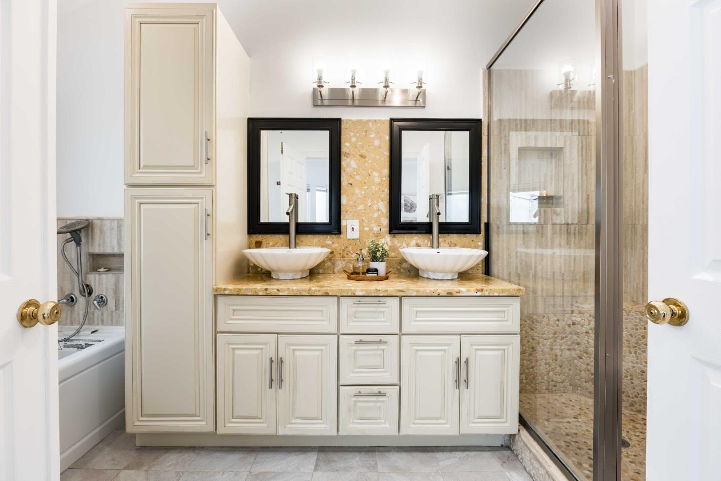 Detail Gallery Image 32 of 45 For 77b Claremont Ave, Redwood City,  CA 94062 - 6 Beds | 5/1 Baths
