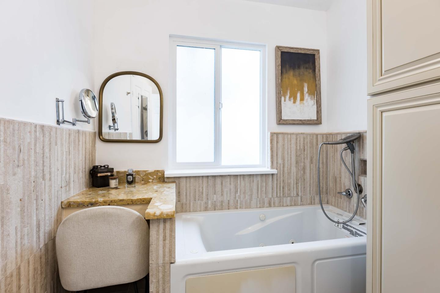 Detail Gallery Image 33 of 45 For 77b Claremont Ave, Redwood City,  CA 94062 - 6 Beds | 5/1 Baths