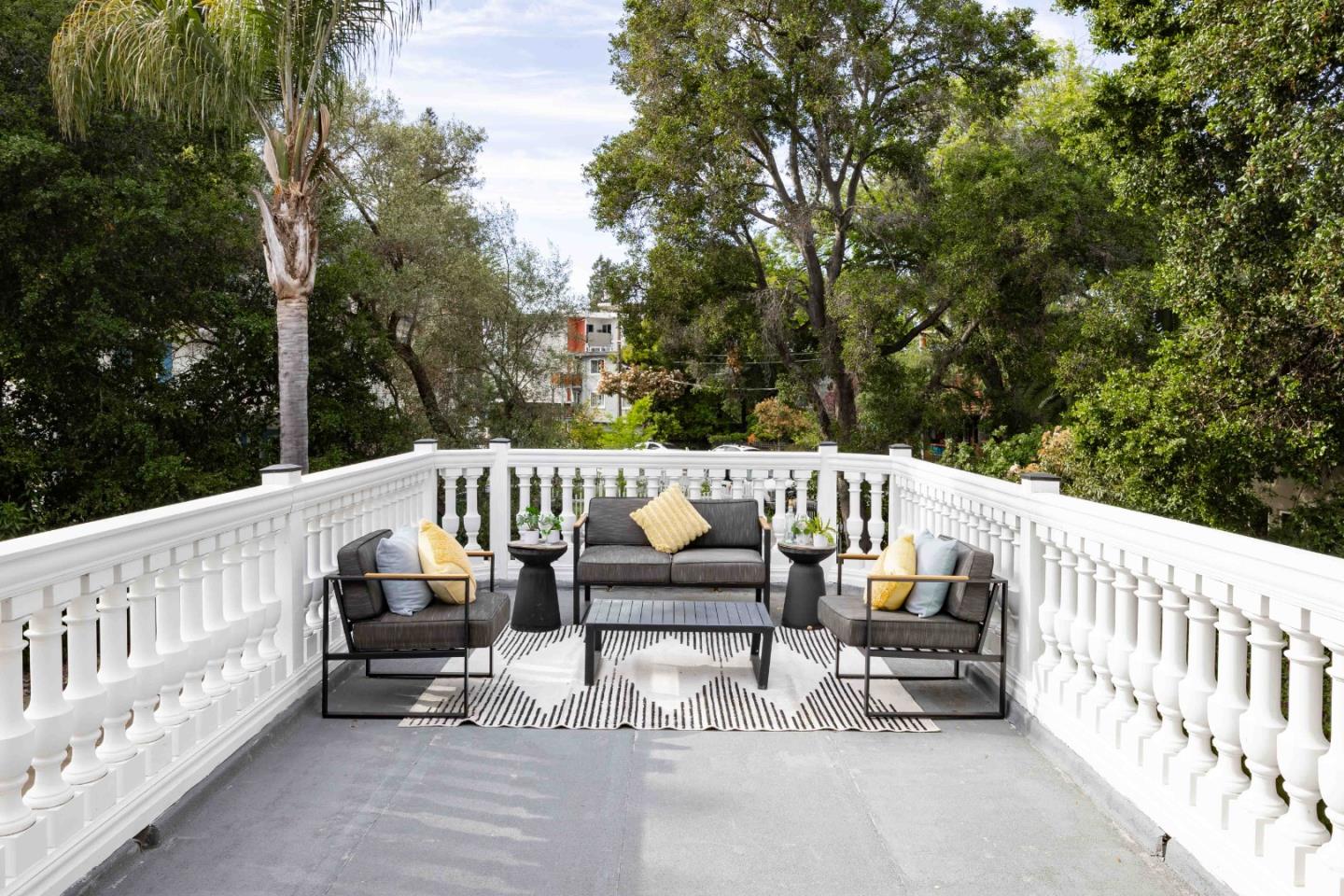 Detail Gallery Image 35 of 45 For 77b Claremont Ave, Redwood City,  CA 94062 - 6 Beds | 5/1 Baths
