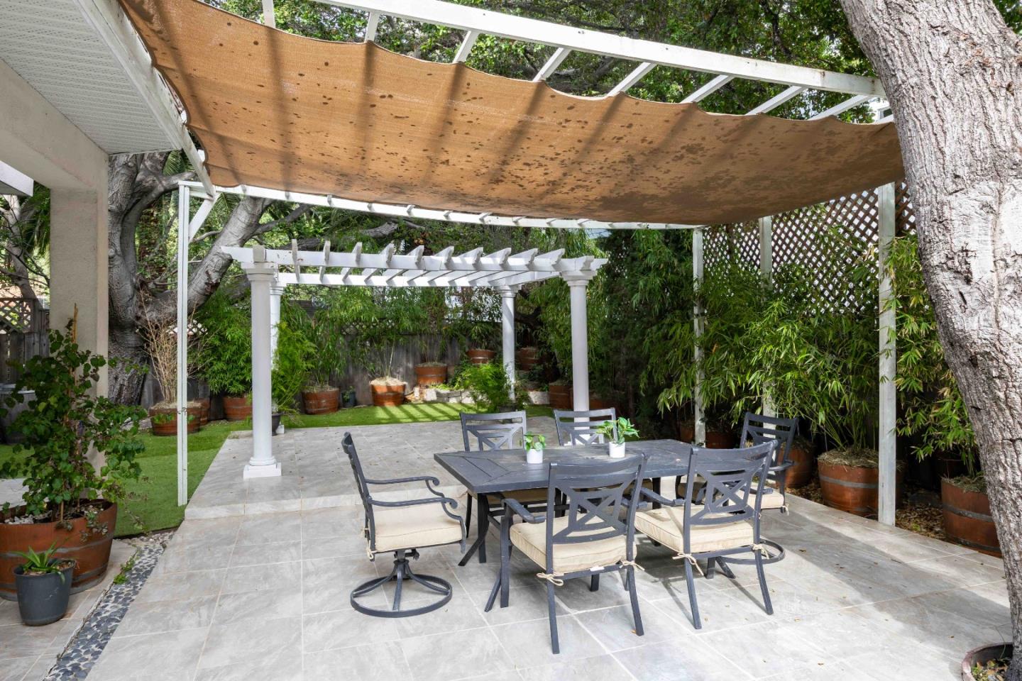 Detail Gallery Image 36 of 45 For 77b Claremont Ave, Redwood City,  CA 94062 - 6 Beds | 5/1 Baths