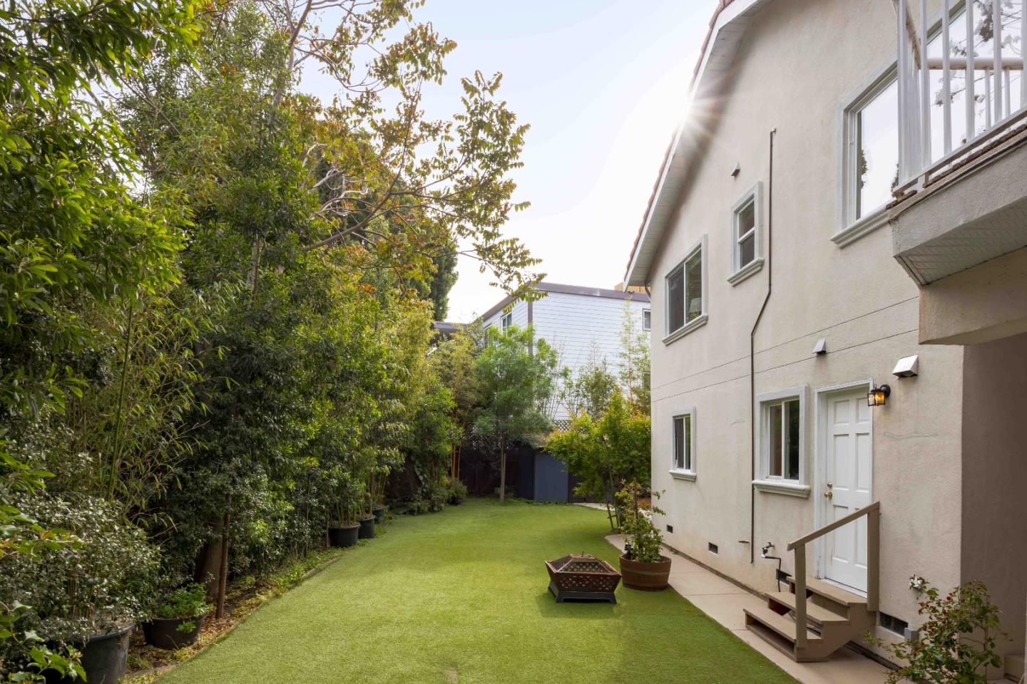 Detail Gallery Image 37 of 45 For 77b Claremont Ave, Redwood City,  CA 94062 - 6 Beds | 5/1 Baths