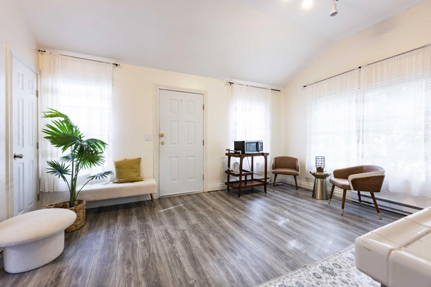 Detail Gallery Image 40 of 45 For 77b Claremont Ave, Redwood City,  CA 94062 - 6 Beds | 5/1 Baths