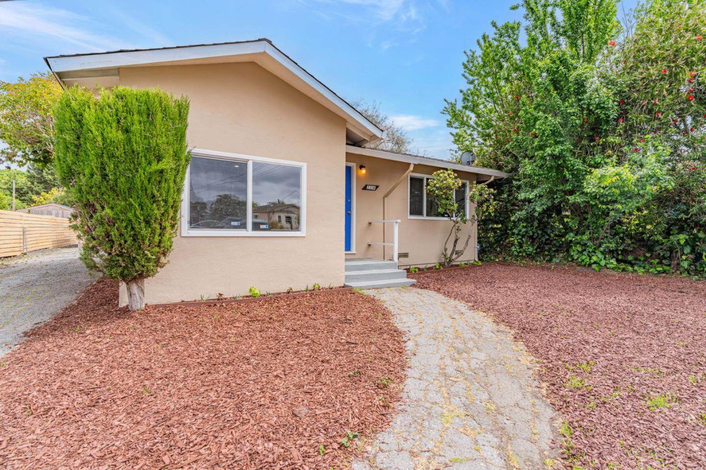 Detail Gallery Image 2 of 32 For 2336 Menalto Ave, East Palo Alto,  CA 94303 - 2 Beds | 1 Baths