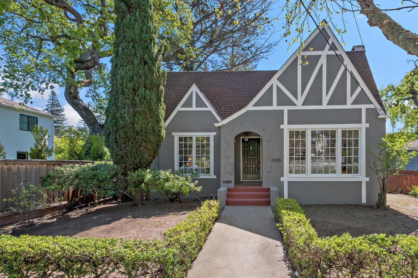 Detail Gallery Image 1 of 25 For 2425 Whipple Ave, Redwood City,  CA 94062 - 2 Beds | 2 Baths