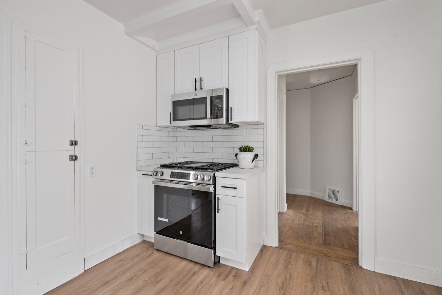 Detail Gallery Image 10 of 25 For 2425 Whipple Ave, Redwood City,  CA 94062 - 2 Beds | 2 Baths