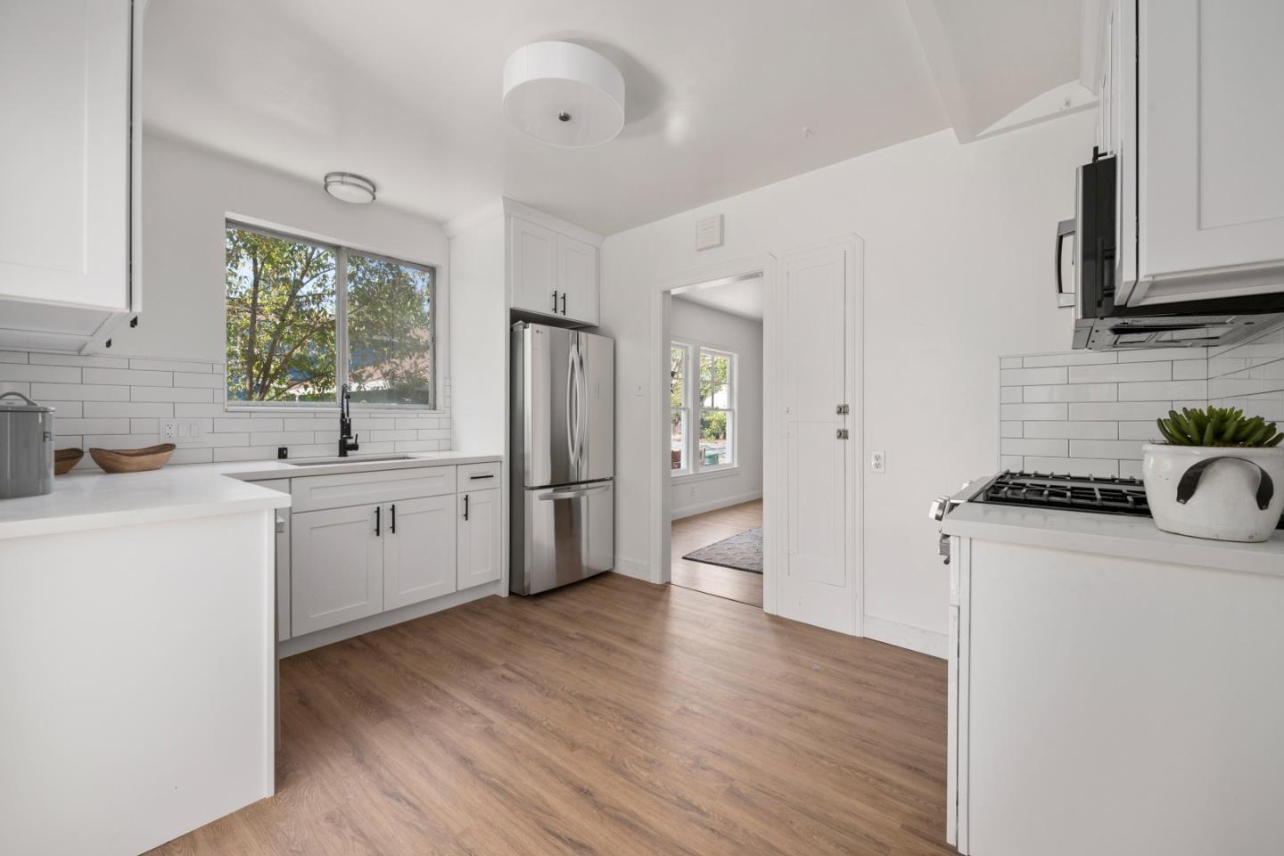 Detail Gallery Image 8 of 25 For 2425 Whipple Ave, Redwood City,  CA 94062 - 2 Beds | 2 Baths