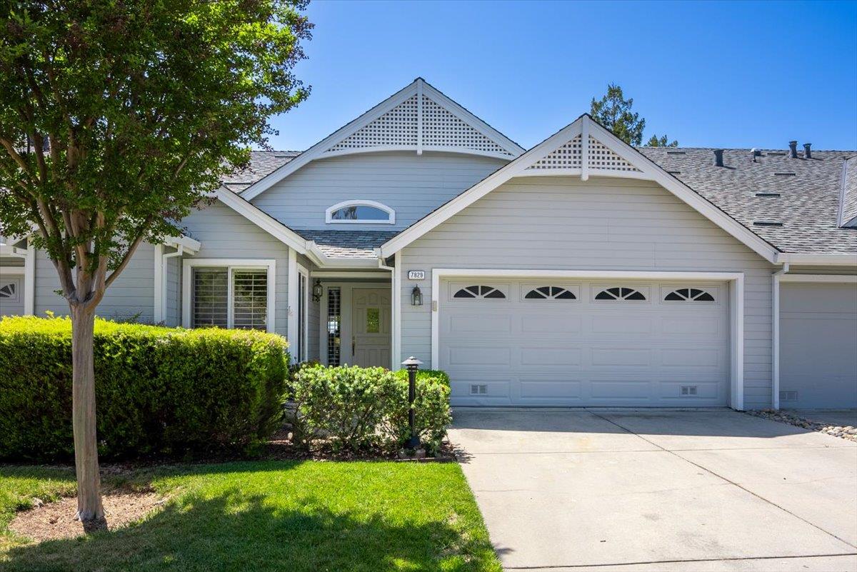 Detail Gallery Image 3 of 34 For 7829 Prestwick Cir, San Jose,  CA 95135 - 2 Beds | 2 Baths