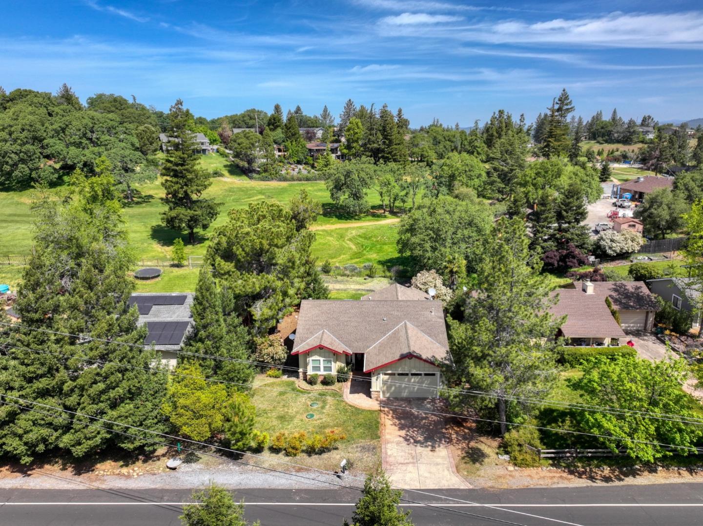 Detail Gallery Image 3 of 27 For 1685 American River Trl, Cool,  CA 95614 - 3 Beds | 2 Baths