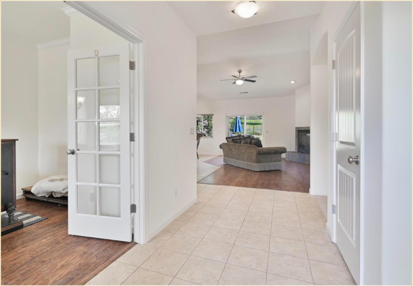 Detail Gallery Image 5 of 27 For 1685 American River Trl, Cool,  CA 95614 - 3 Beds | 2 Baths