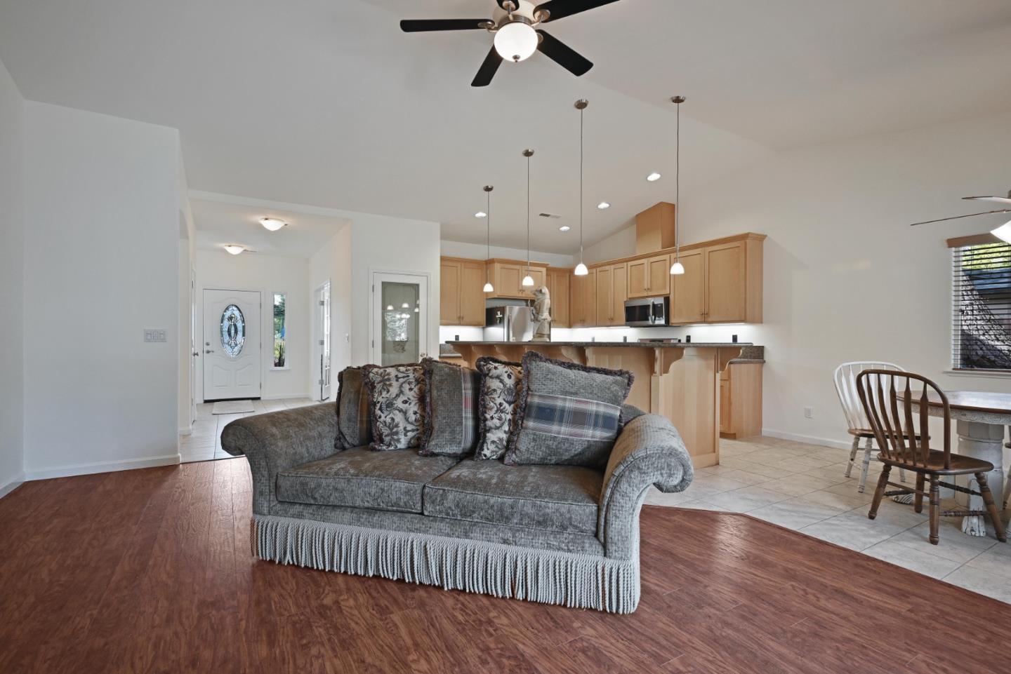 Detail Gallery Image 8 of 27 For 1685 American River Trl, Cool,  CA 95614 - 3 Beds | 2 Baths