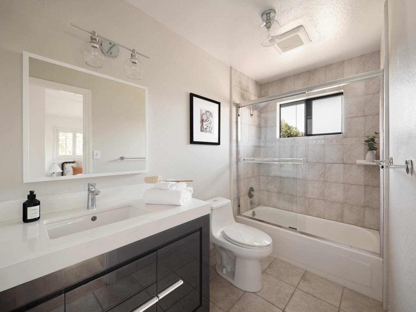 Detail Gallery Image 7 of 13 For 639 Palmer Ln, Menlo Park,  CA 94025 - 4 Beds | 3 Baths