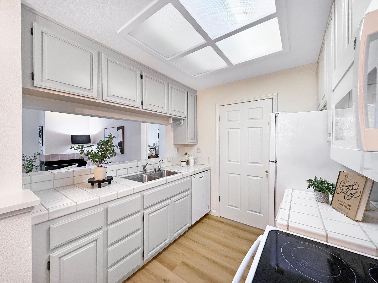Detail Gallery Image 12 of 30 For 1790 Bevin Brook Dr, San Jose,  CA 95112 - 2 Beds | 2 Baths