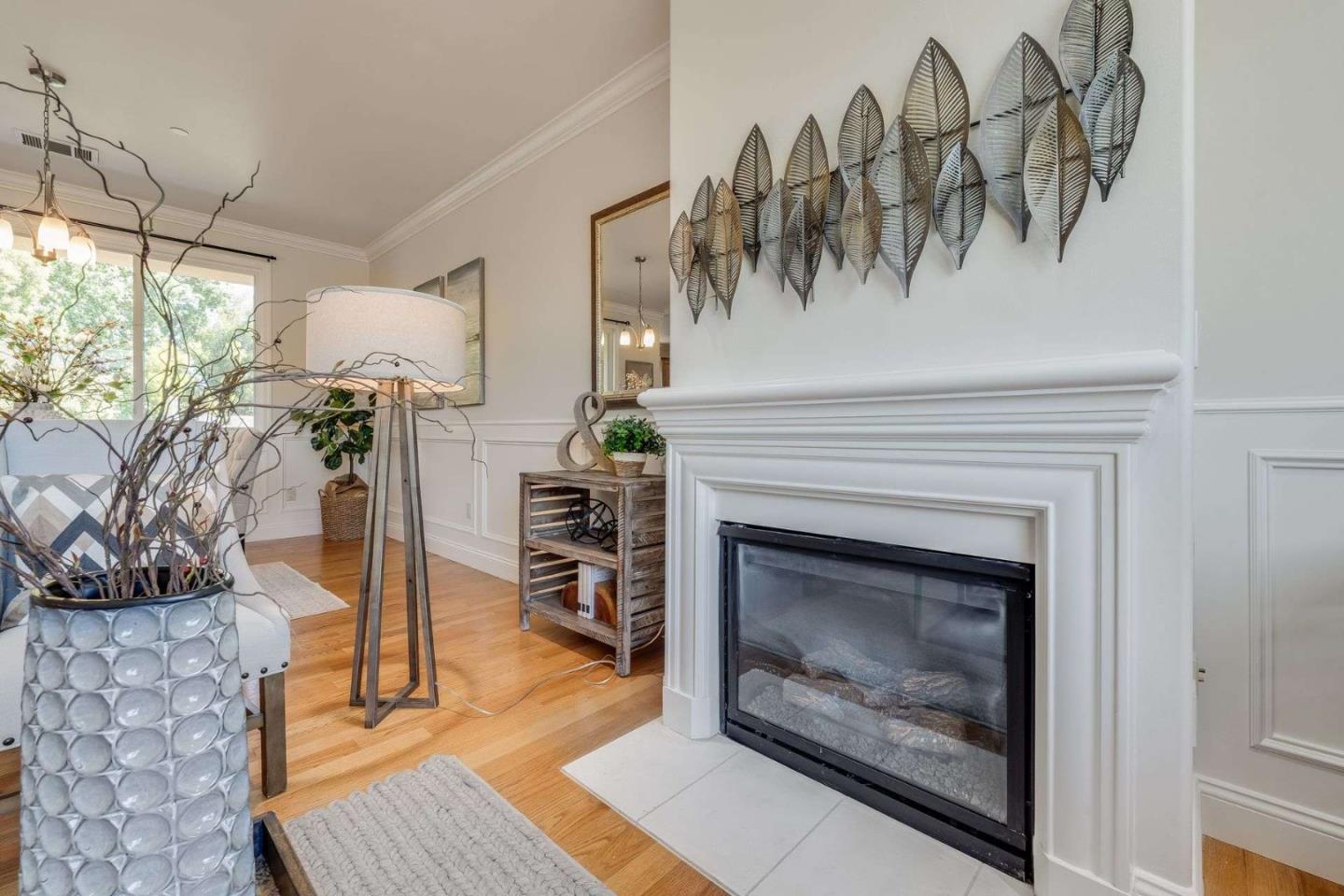 Detail Gallery Image 16 of 38 For 537 Elm St, San Carlos,  CA 94070 - 2 Beds | 2/1 Baths