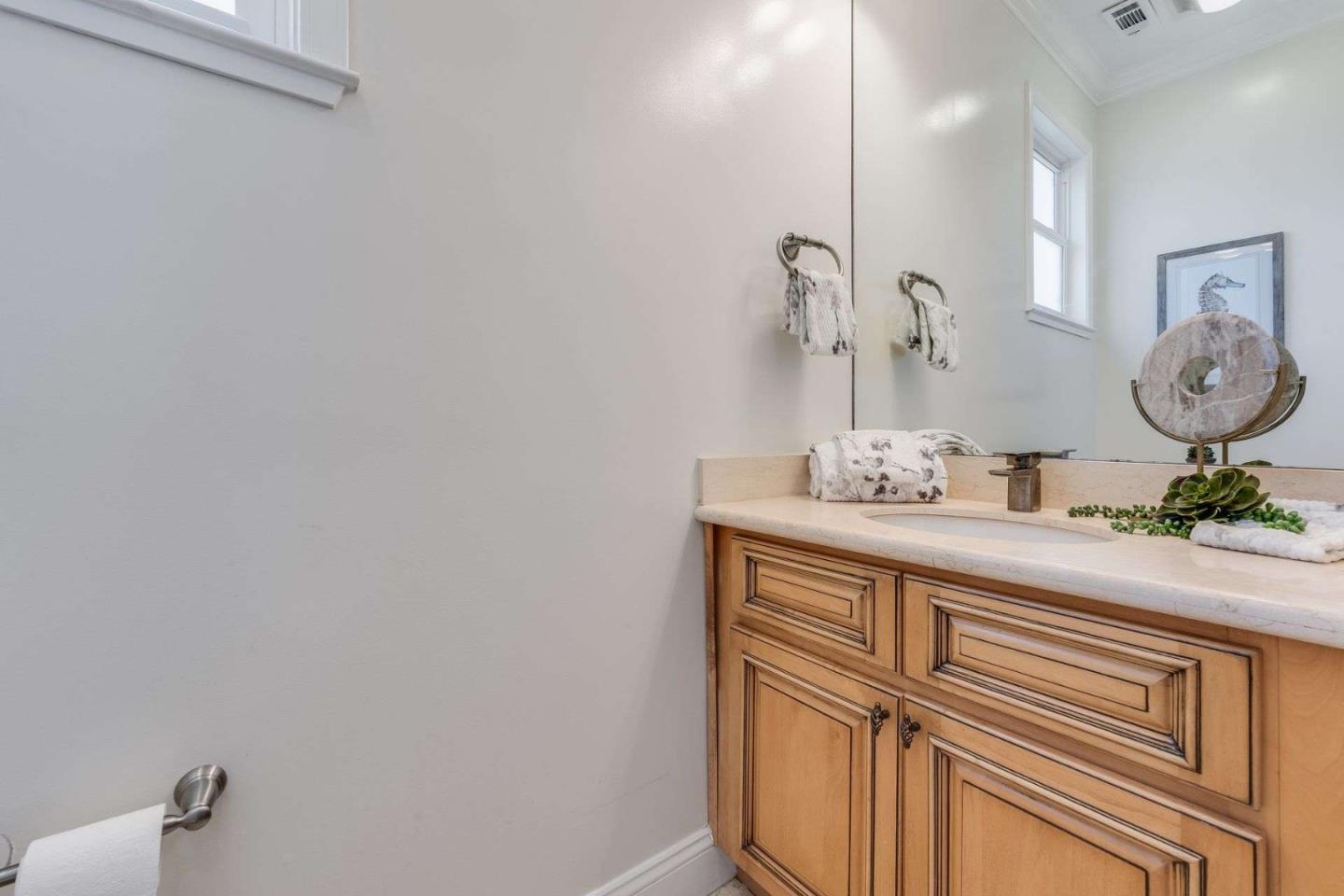 Detail Gallery Image 19 of 38 For 537 Elm St, San Carlos,  CA 94070 - 2 Beds | 2/1 Baths