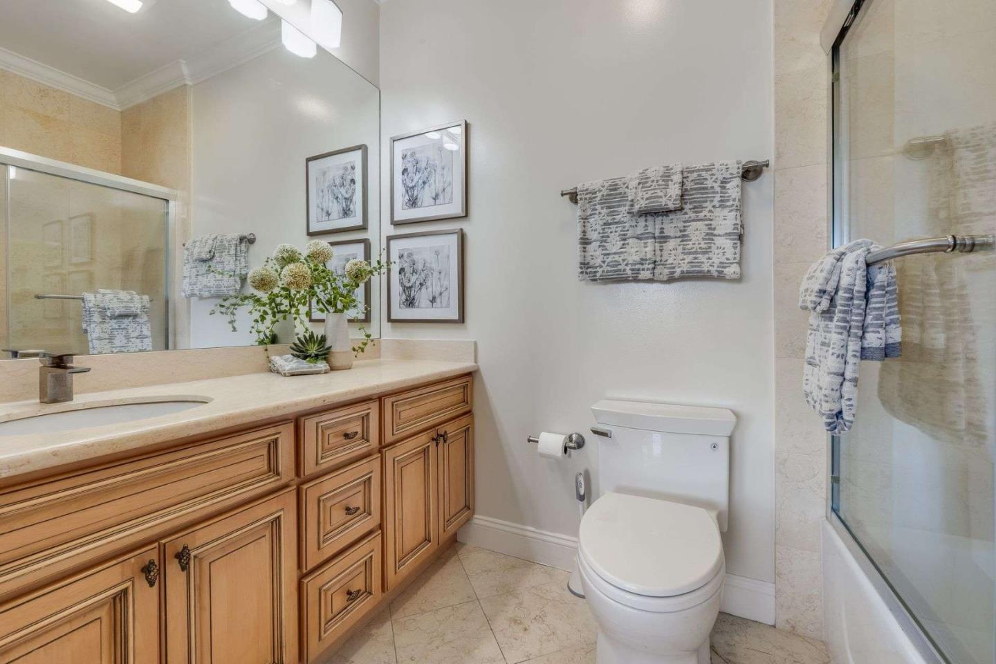Detail Gallery Image 24 of 38 For 537 Elm St, San Carlos,  CA 94070 - 2 Beds | 2/1 Baths