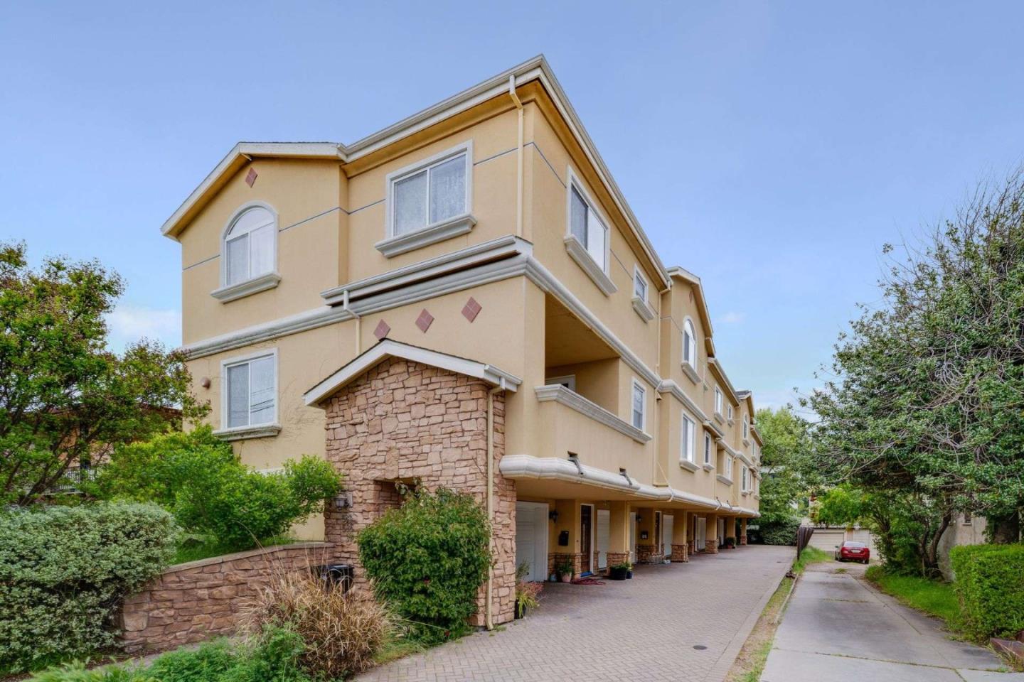 Detail Gallery Image 36 of 38 For 537 Elm St, San Carlos,  CA 94070 - 2 Beds | 2/1 Baths