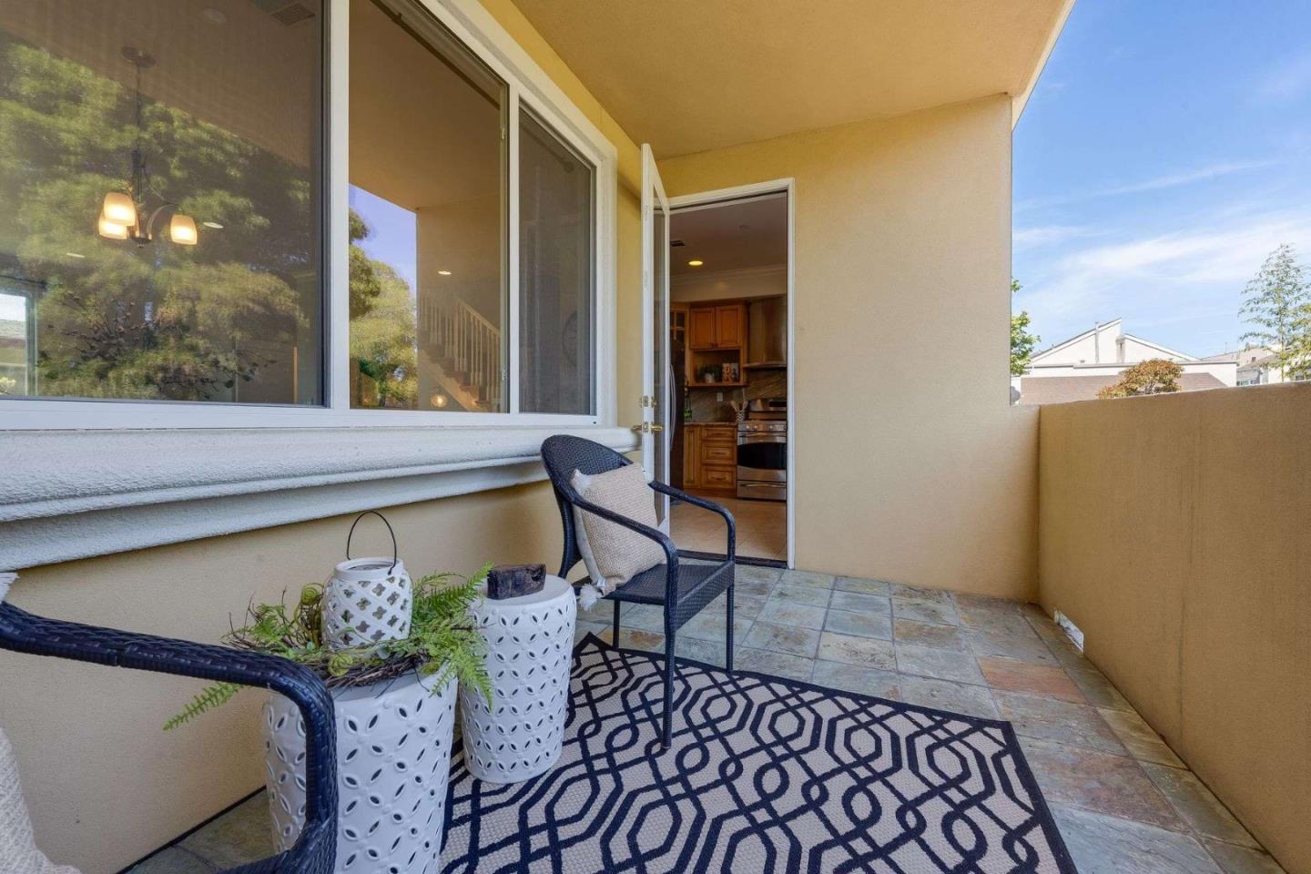 Detail Gallery Image 6 of 38 For 537 Elm St, San Carlos,  CA 94070 - 2 Beds | 2/1 Baths