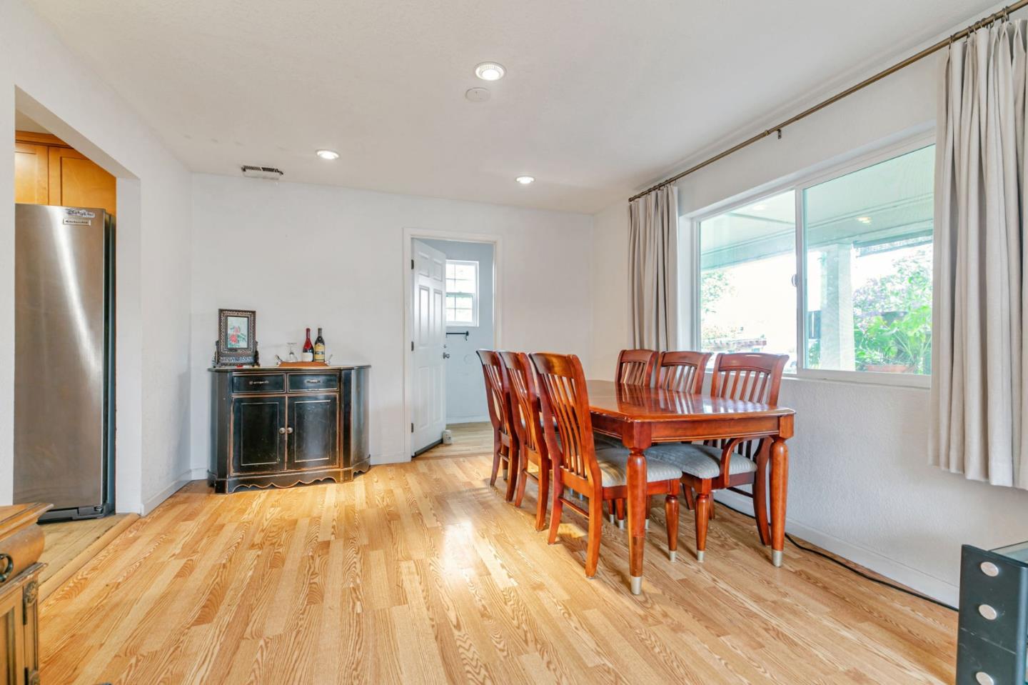 Detail Gallery Image 21 of 59 For 351 S 23rd St a,  San Jose,  CA 95116 - 4 Beds | 3 Baths