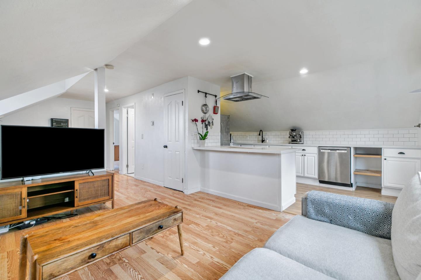 Detail Gallery Image 31 of 59 For 351 S 23rd St a,  San Jose,  CA 95116 - 4 Beds | 3 Baths