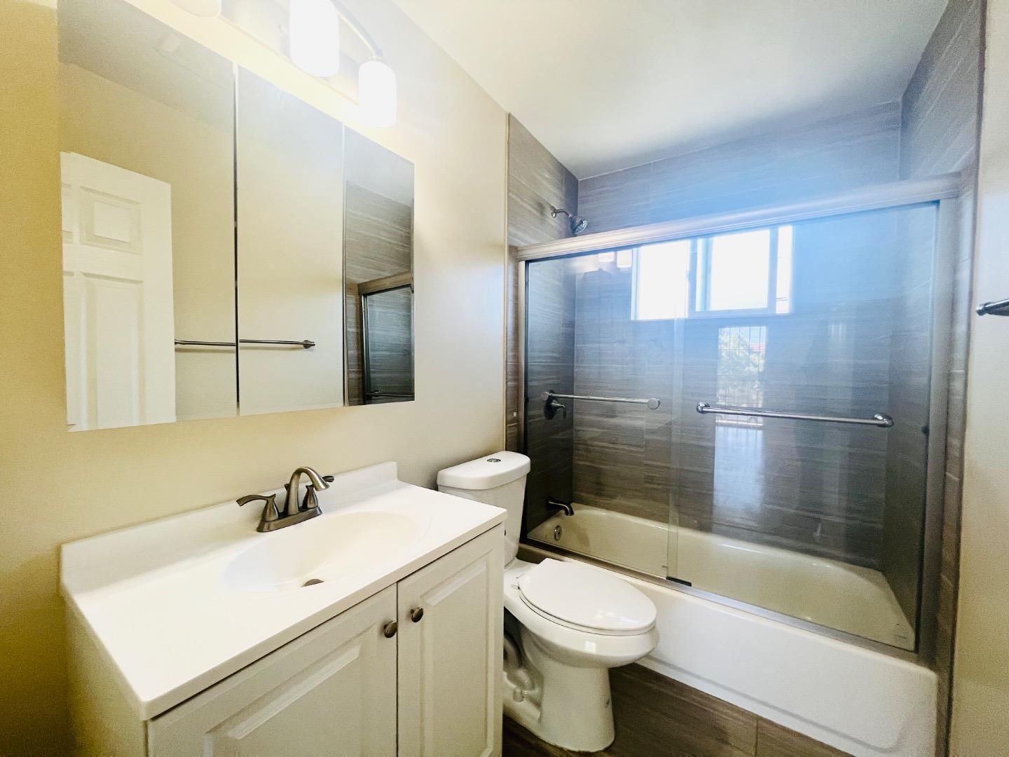 Detail Gallery Image 10 of 17 For 1290 Brookfield Ave, Sunnyvale,  CA 94087 - – Beds | – Baths