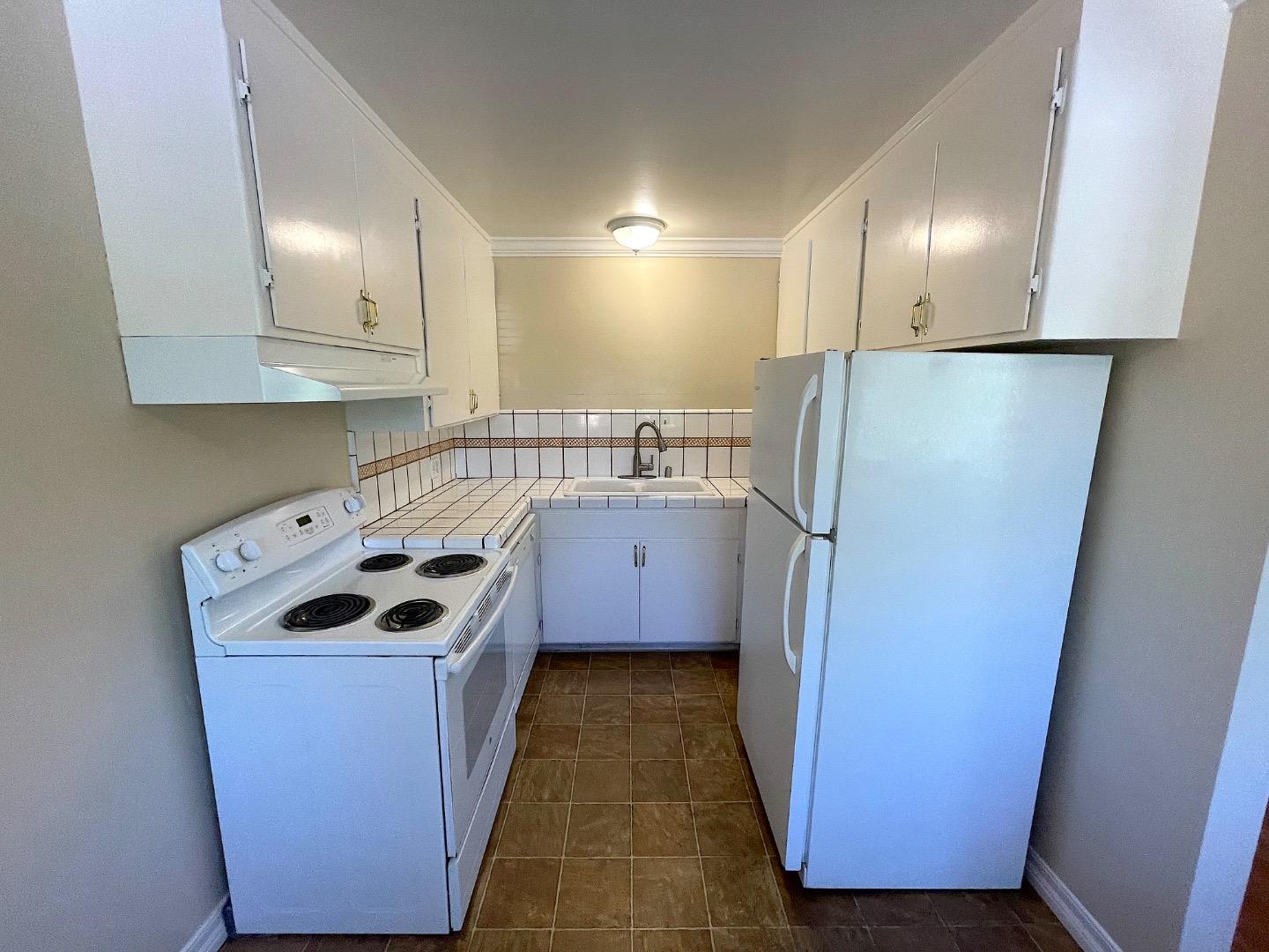 Detail Gallery Image 4 of 17 For 1290 Brookfield Ave, Sunnyvale,  CA 94087 - – Beds | – Baths