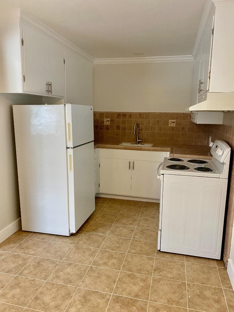 Detail Gallery Image 6 of 17 For 1290 Brookfield Ave, Sunnyvale,  CA 94087 - – Beds | – Baths