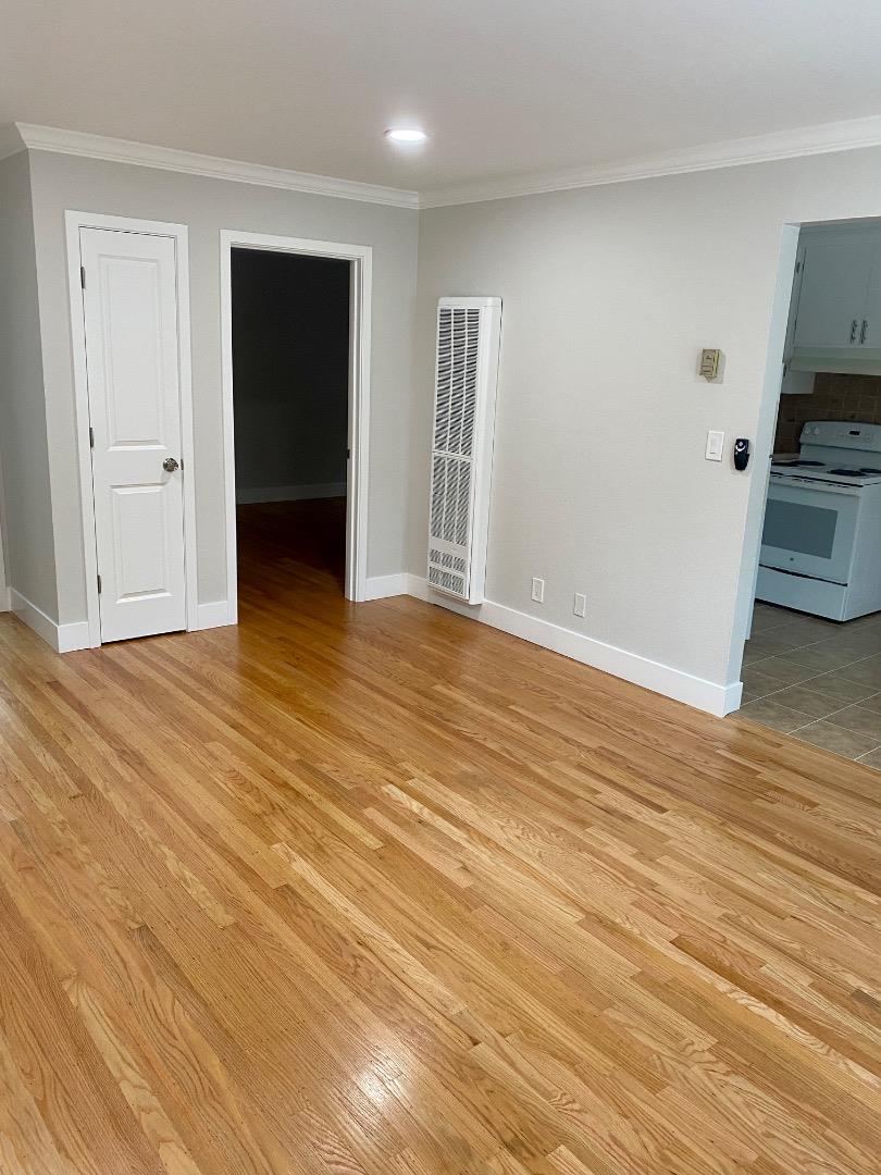 Detail Gallery Image 7 of 17 For 1290 Brookfield Ave, Sunnyvale,  CA 94087 - – Beds | – Baths