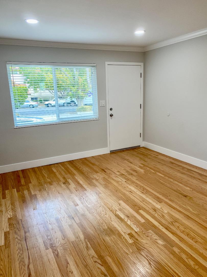 Detail Gallery Image 8 of 17 For 1290 Brookfield Ave, Sunnyvale,  CA 94087 - – Beds | – Baths