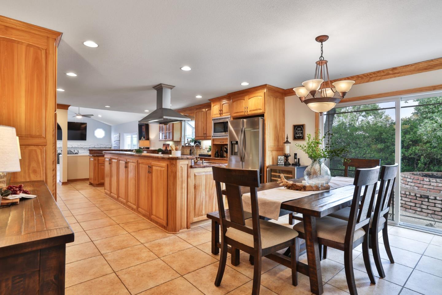 Detail Gallery Image 11 of 67 For 2017 Gypsy Ave, San Martin,  CA 95046 - 4 Beds | 2/1 Baths